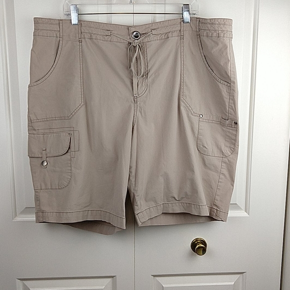 Lane Bryant Shorts | Lane Bryant Kahki Cargo 6 Pocket Shorts 22 | Poshmark